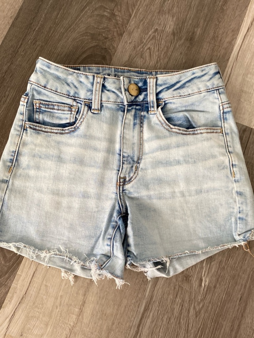 American Eagle Outfitters Light Wash Frayed Hem Denim Shorts